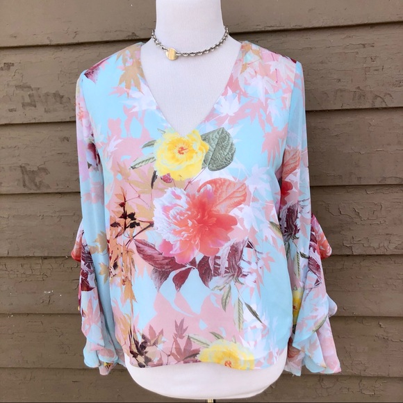 Vince Camuto faded bloom ruffle sleeve blouse - Picture 4 of 8